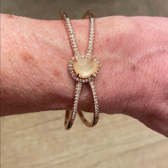 Jewelry - Chic Gold and Cream Women's Bracelet & Earrings